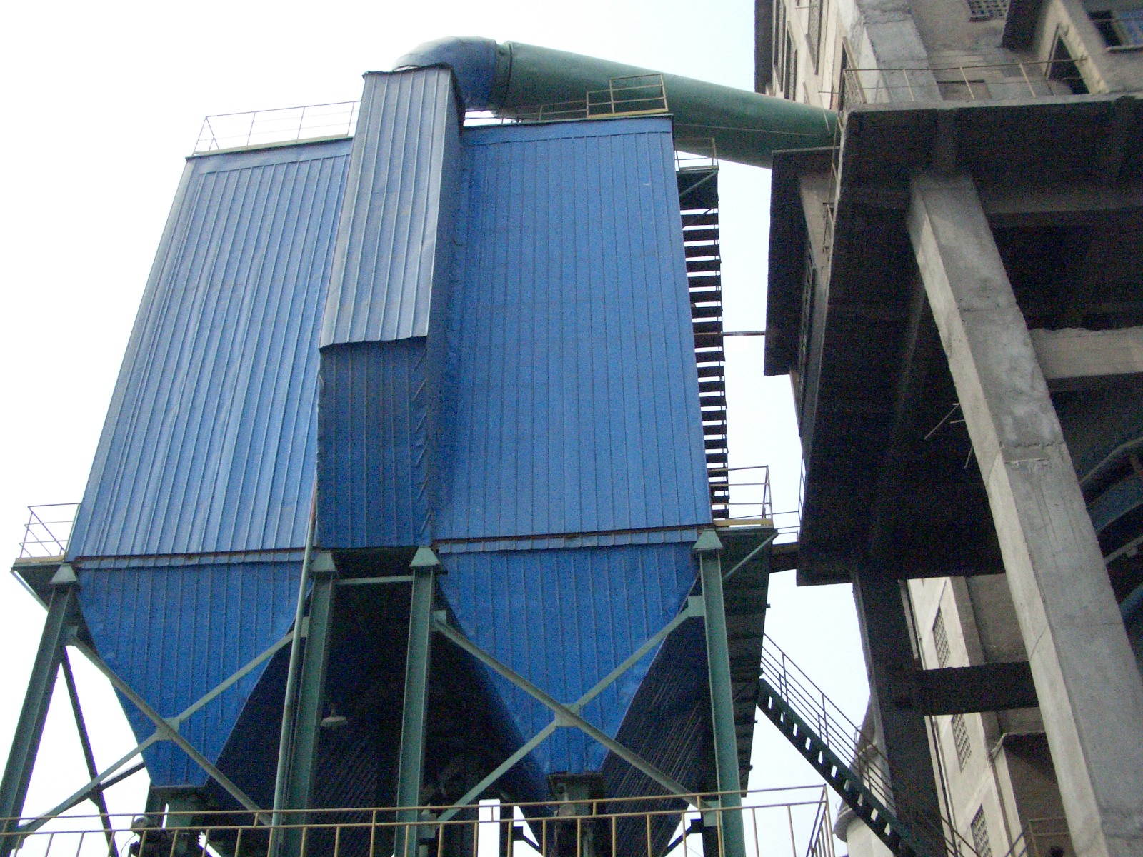 白灰窯除塵器為什么要選擇袋式的？優(yōu)勢及原理